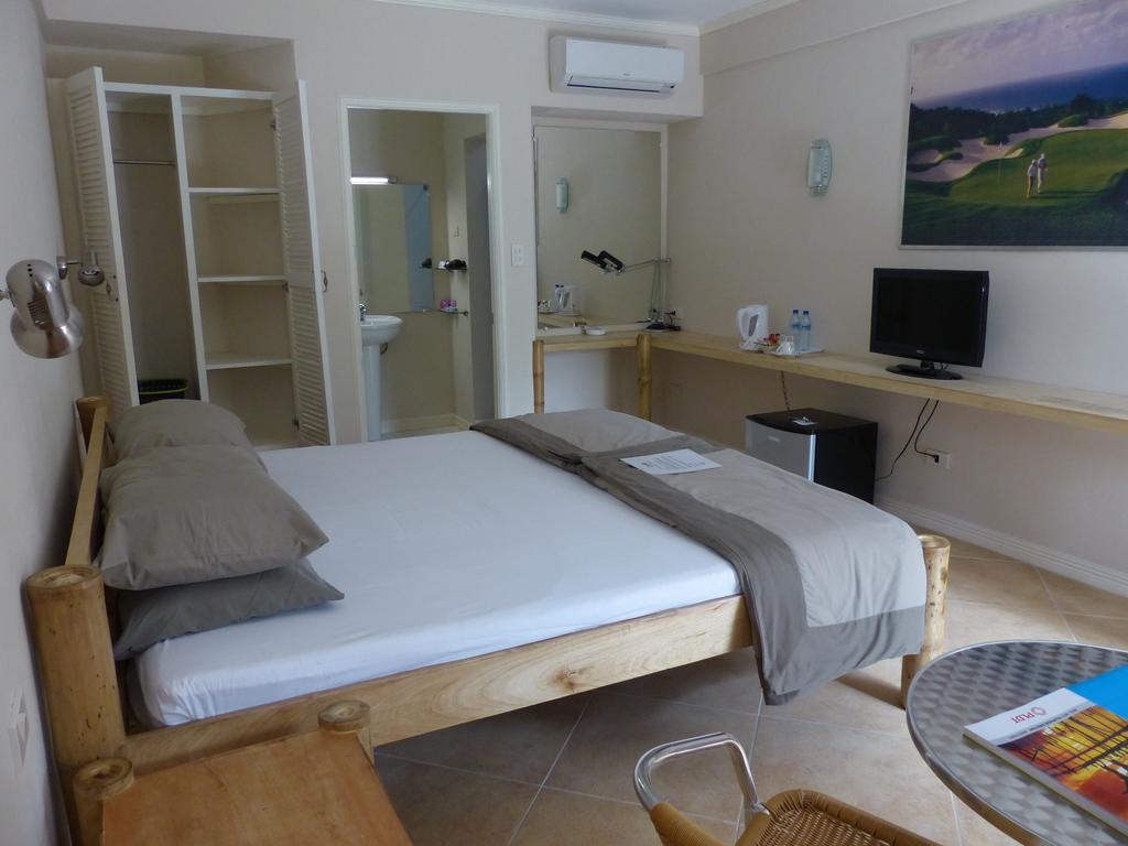 Coral Beach Club Hotel Batangas Room photo